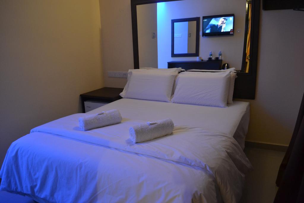 City Times Inn Seri Kembangan Buitenkant foto