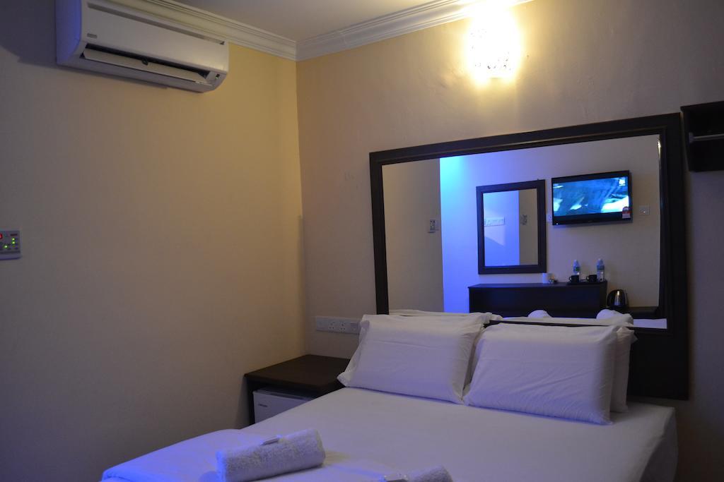 City Times Inn Seri Kembangan Buitenkant foto